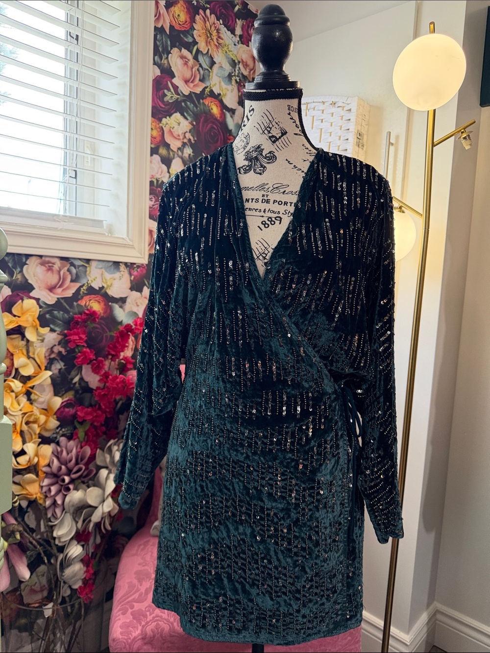 Zara Emerald Green Velvet Wrap Dress with Silver Thread
♥️🛍️